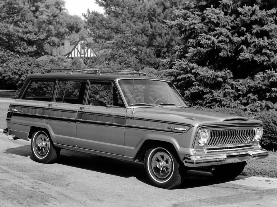  Jeep Super Wagoneer 1966 года  (фото 1 из 4)